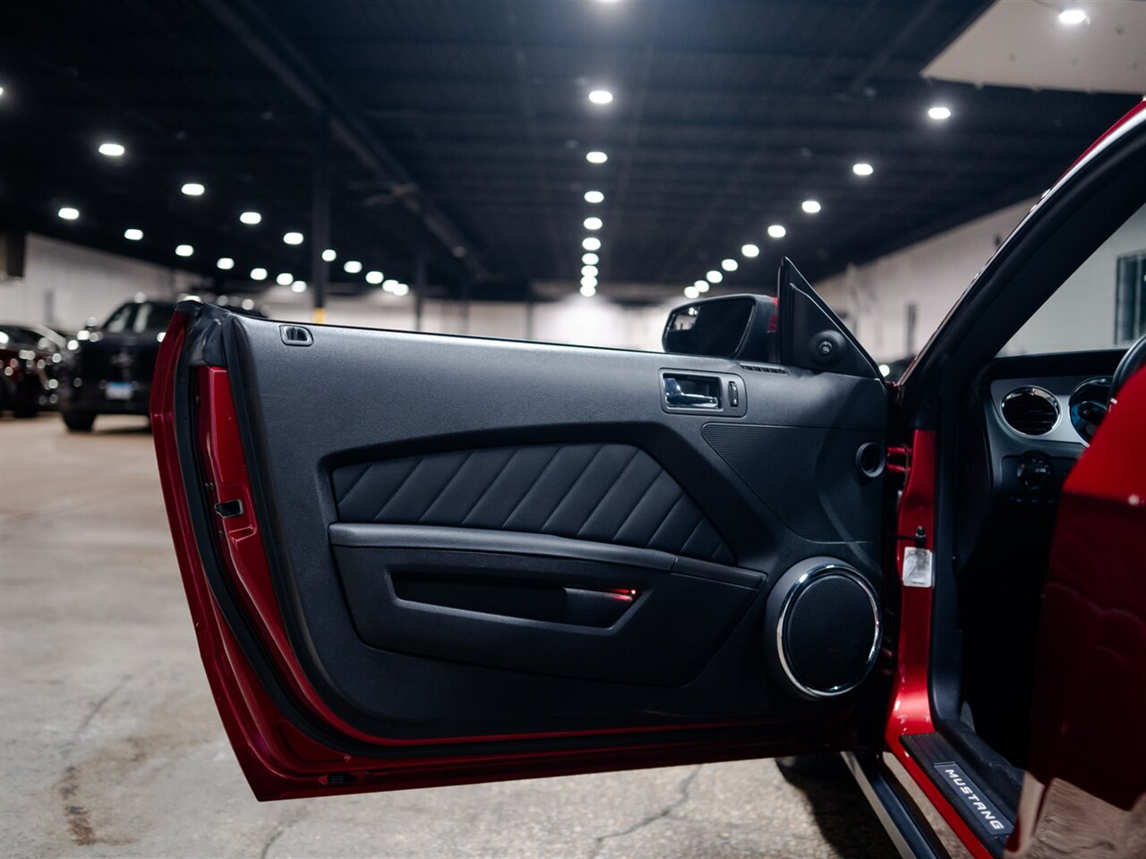2012 Ford Mustang V6 Premium - Photo 28 - Peoria, IL 61615