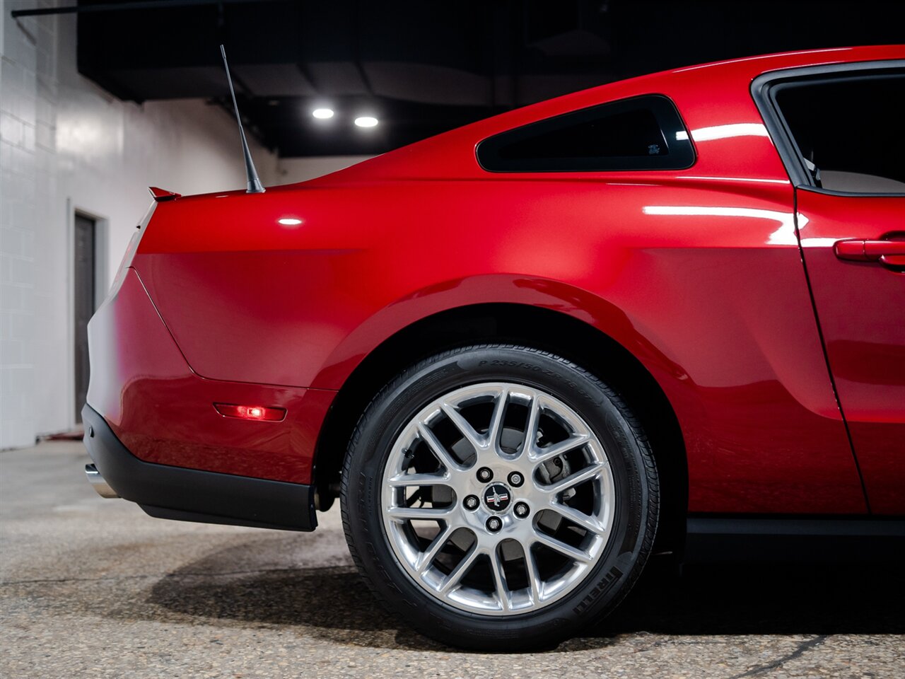 2012 Ford Mustang V6 Premium - Photo 12 - Peoria, IL 61615