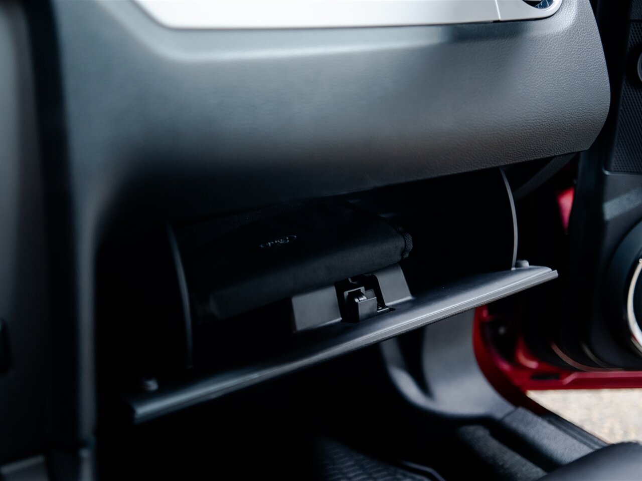 2012 Ford Mustang V6 Premium - Photo 31 - Peoria, IL 61615