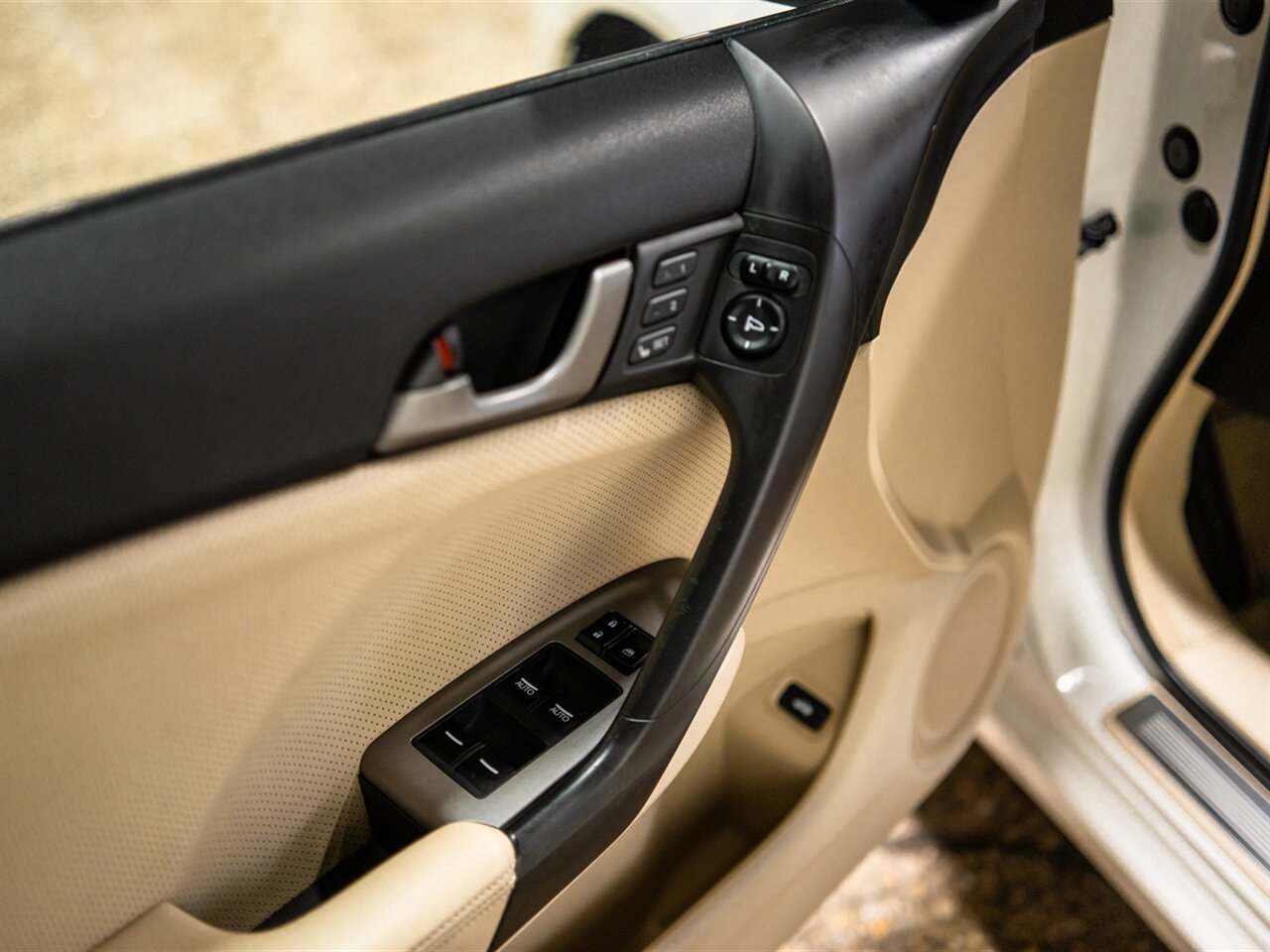 2010 Acura TSX - Photo 32 - Peoria, IL 61615