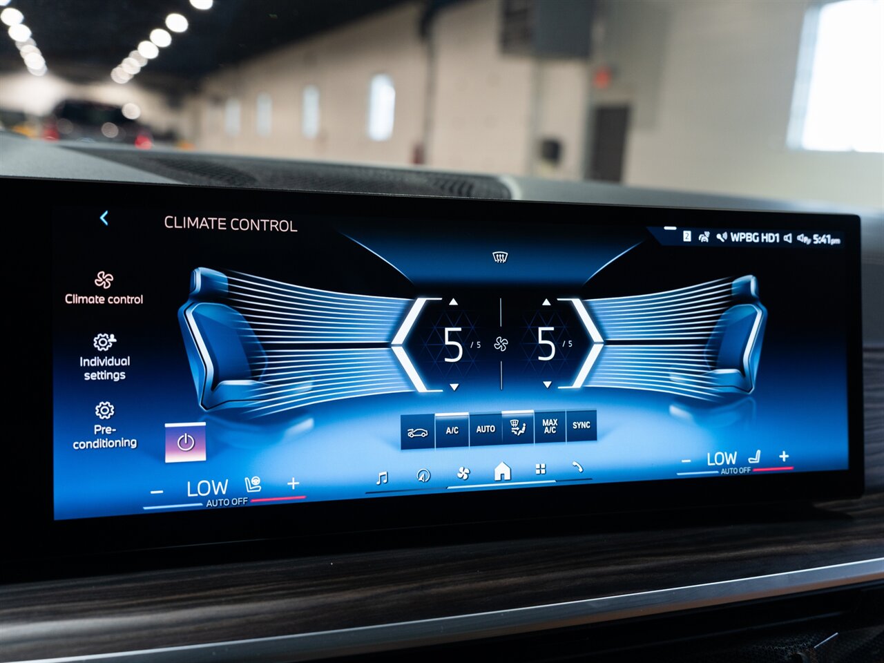 2024 BMW X7 xDrive40i - Photo 23 - Peoria, IL 61615
