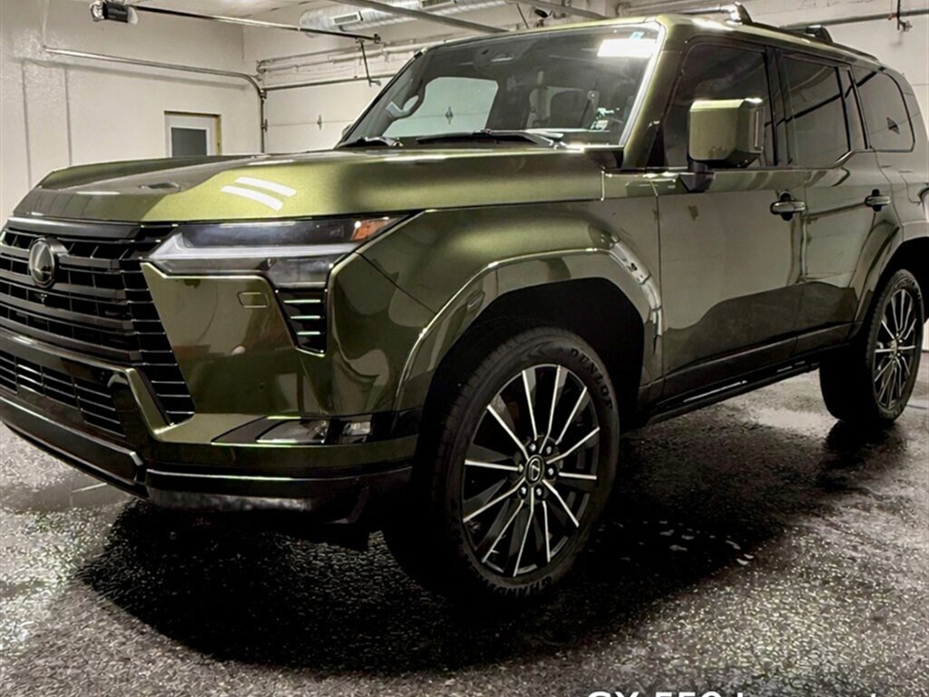 2025 Lexus GX Luxury's photo