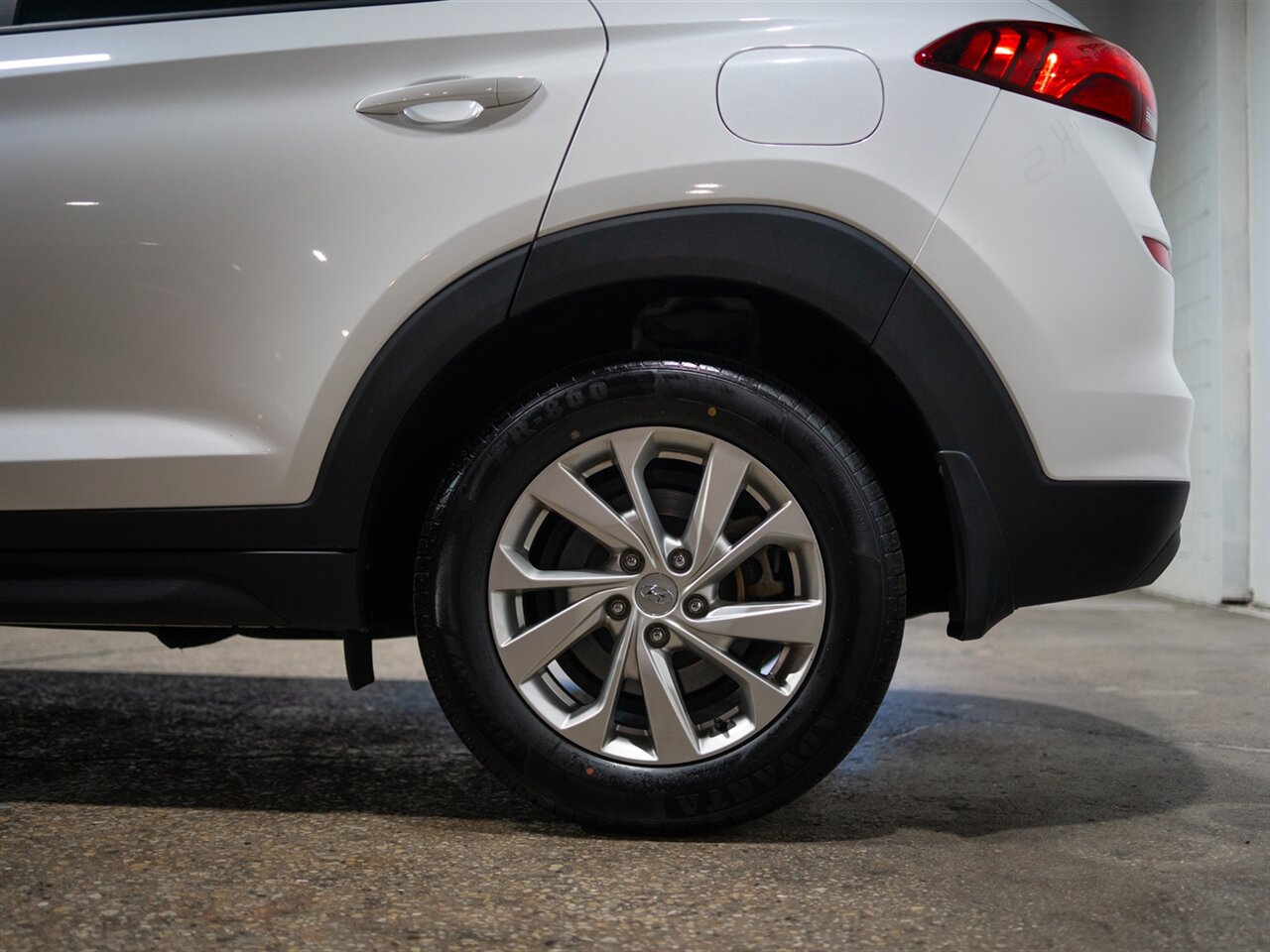2019 Hyundai TUCSON SE - Photo 12 - Peoria, IL 61615