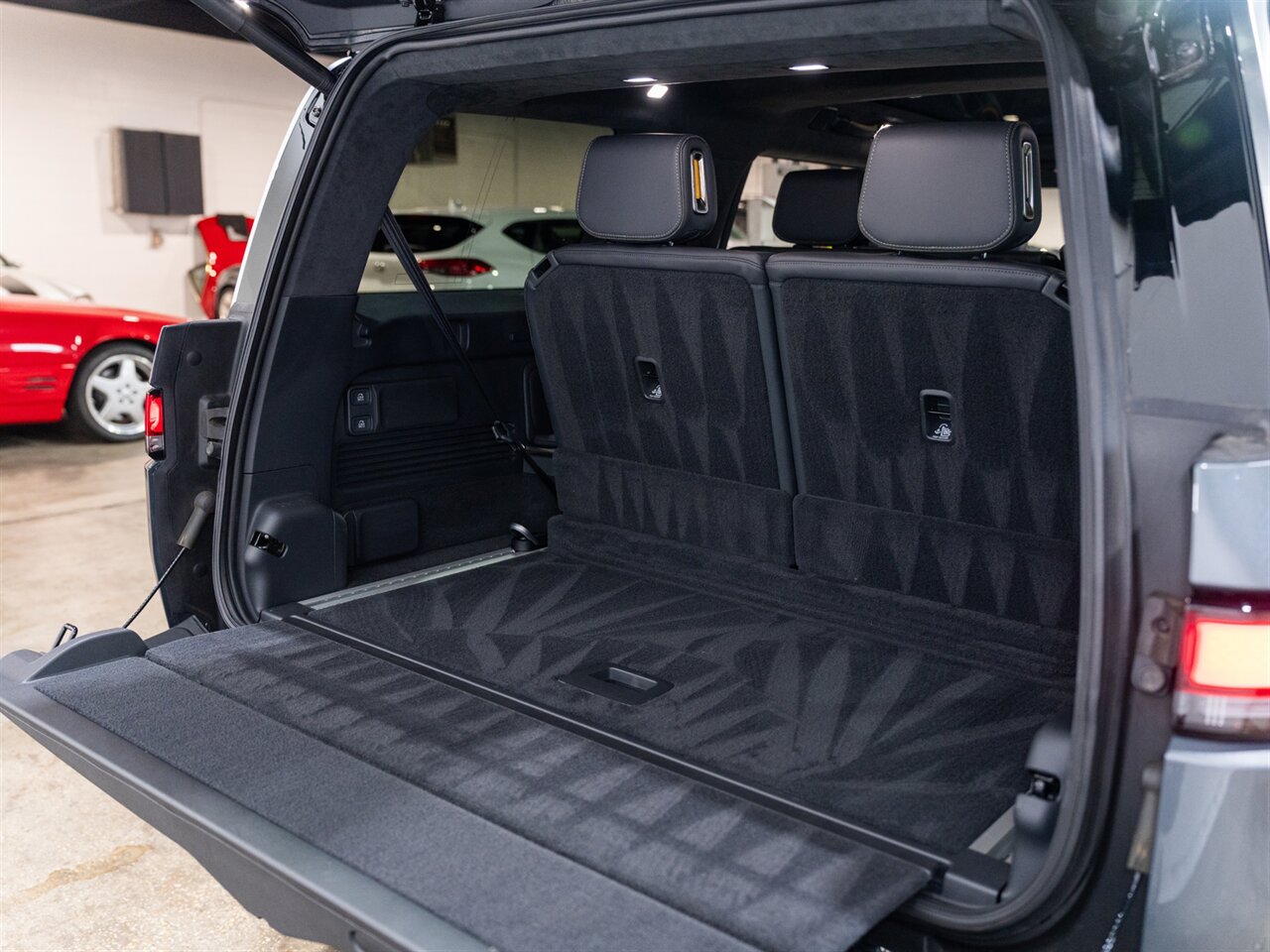 2022 Rivian R1S Launch Edition - Photo 16 - Peoria, IL 61615