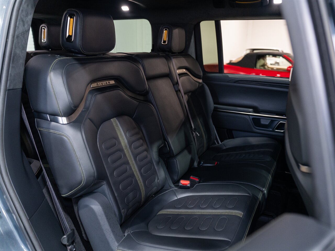 2022 Rivian R1S Launch Edition - Photo 32 - Peoria, IL 61615