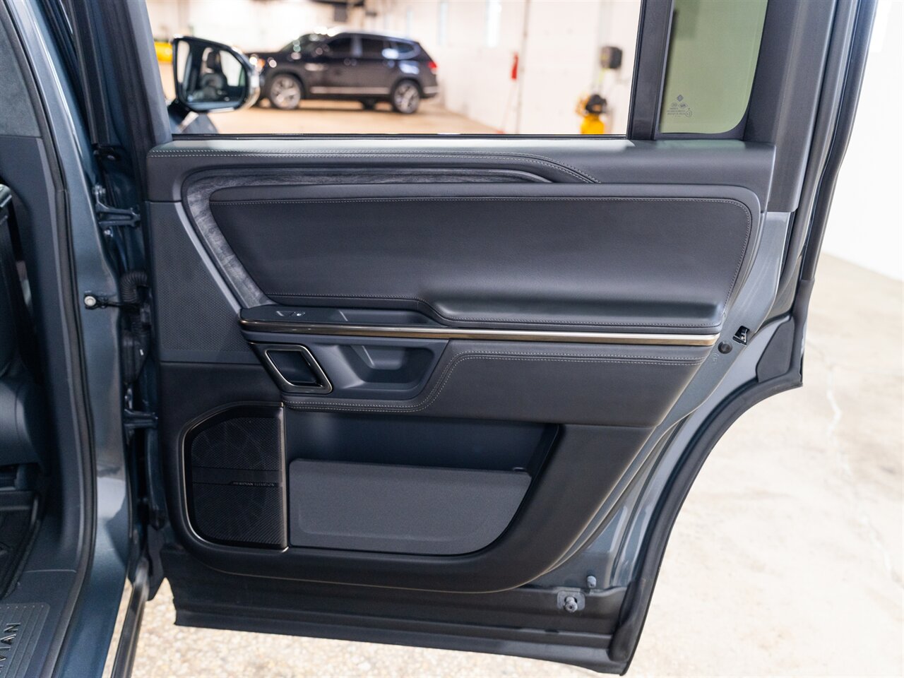 2022 Rivian R1S Launch Edition - Photo 35 - Peoria, IL 61615
