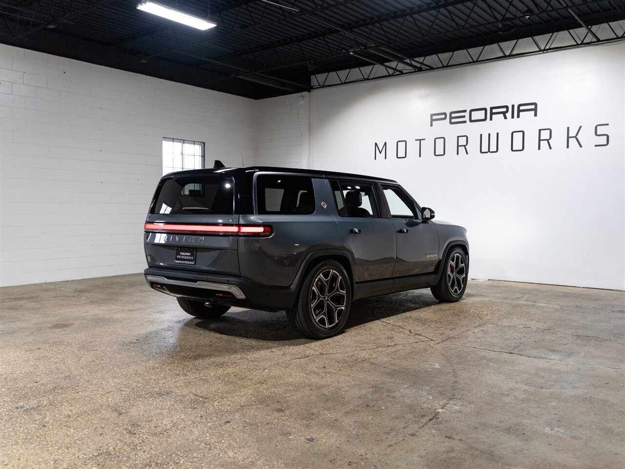 2022 Rivian R1S Launch Edition - Photo 6 - Peoria, IL 61615