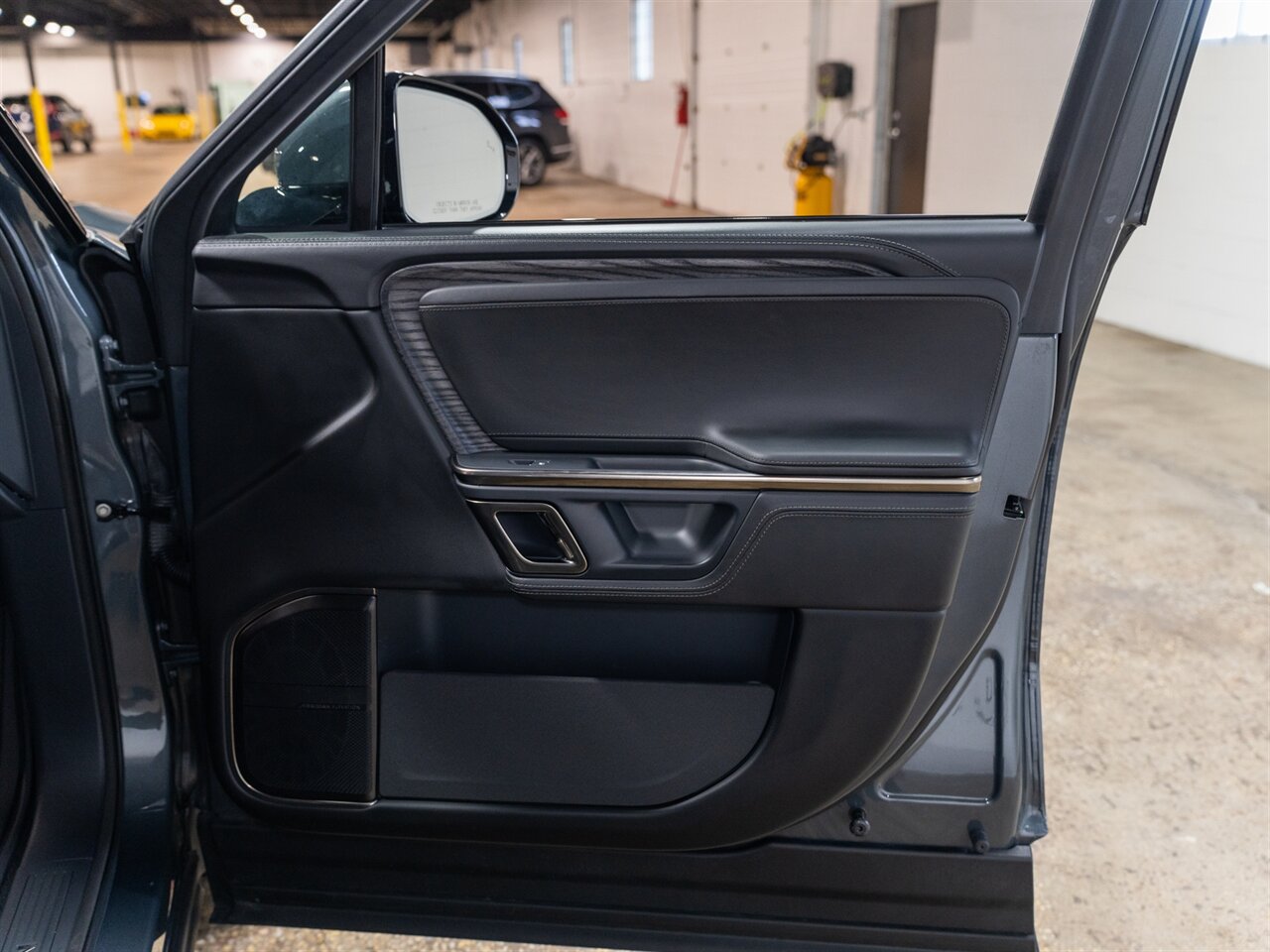 2022 Rivian R1S Launch Edition - Photo 36 - Peoria, IL 61615