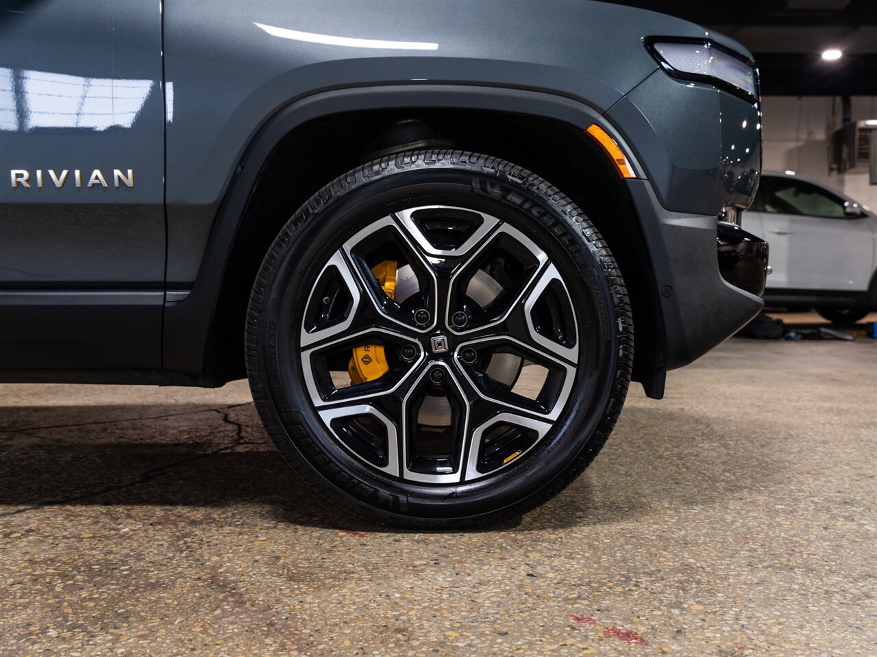 2022 Rivian R1S Launch Edition - Photo 14 - Peoria, IL 61615