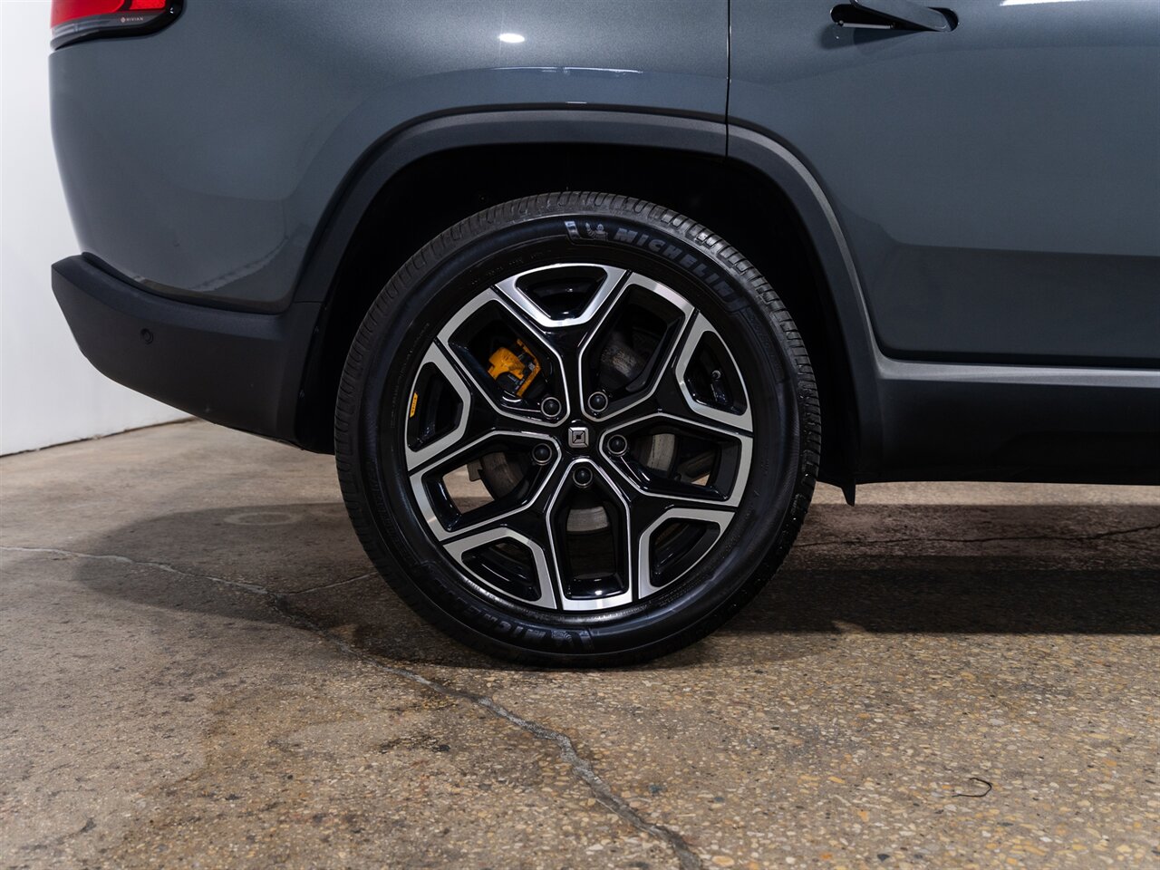 2022 Rivian R1S Launch Edition - Photo 13 - Peoria, IL 61615