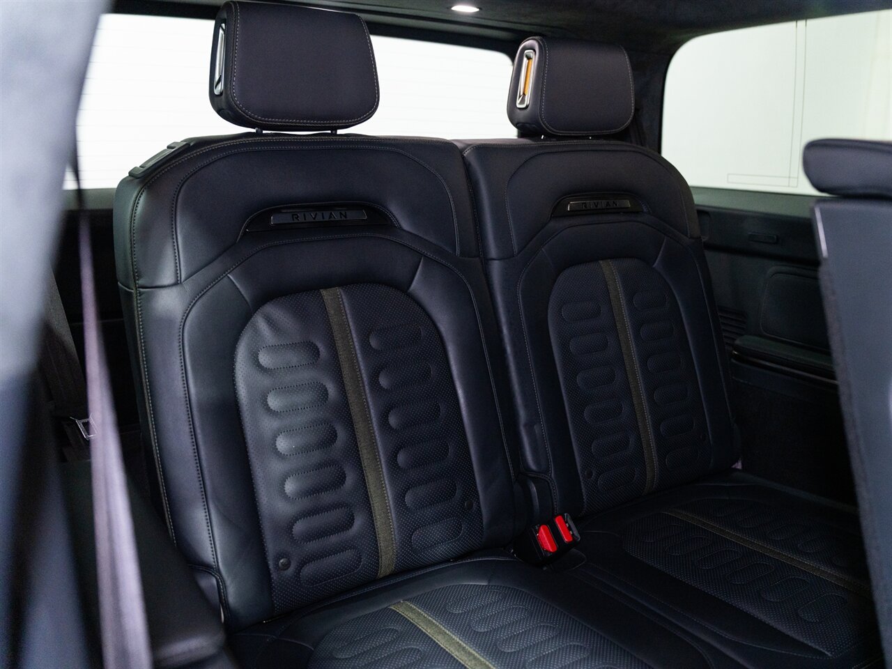 2022 Rivian R1S Launch Edition - Photo 33 - Peoria, IL 61615