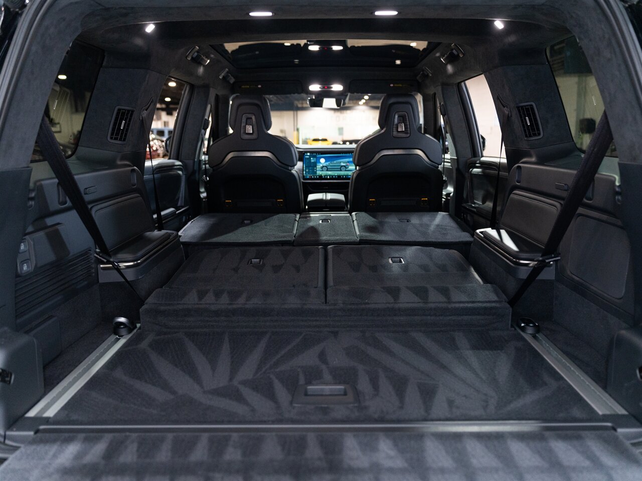 2022 Rivian R1S Launch Edition - Photo 18 - Peoria, IL 61615