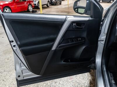 2018 Toyota RAV4 LE   - Photo 32 - Peoria, IL 61615