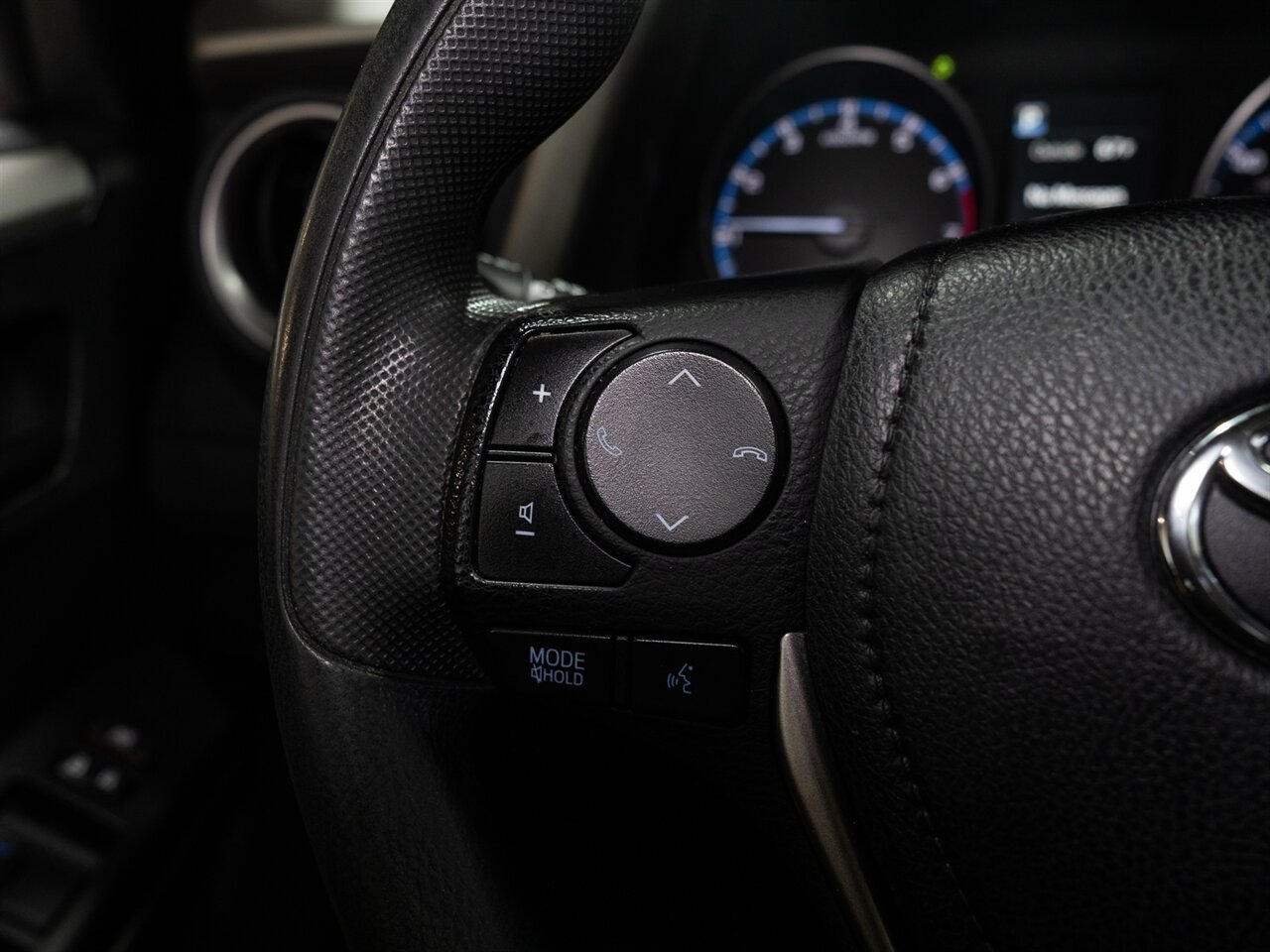 2018 Toyota RAV4 LE   - Photo 31 - Peoria, IL 61615
