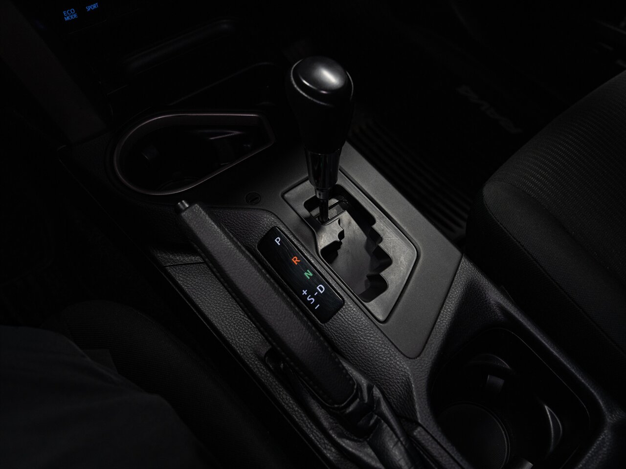 2018 Toyota RAV4 LE   - Photo 22 - Peoria, IL 61615