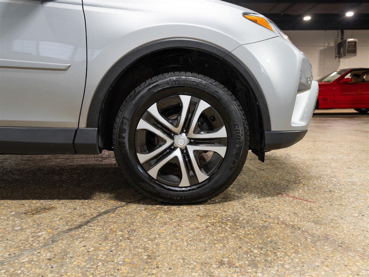 2018 Toyota RAV4 LE   - Photo 11 - Peoria, IL 61615