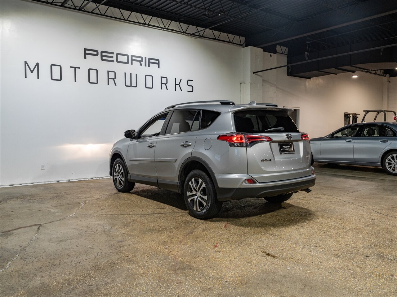2018 Toyota RAV4 LE   - Photo 8 - Peoria, IL 61615