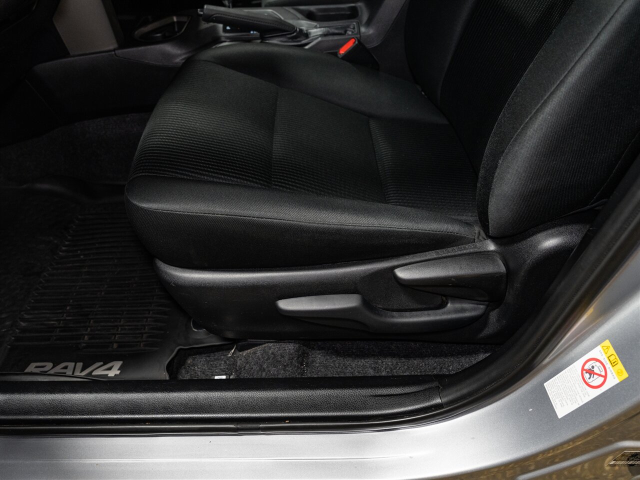 2018 Toyota RAV4 LE   - Photo 29 - Peoria, IL 61615