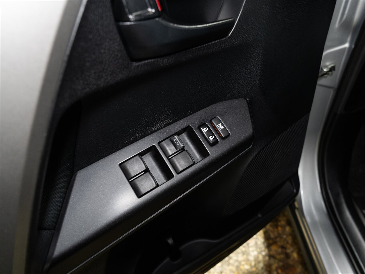 2018 Toyota RAV4 LE   - Photo 25 - Peoria, IL 61615