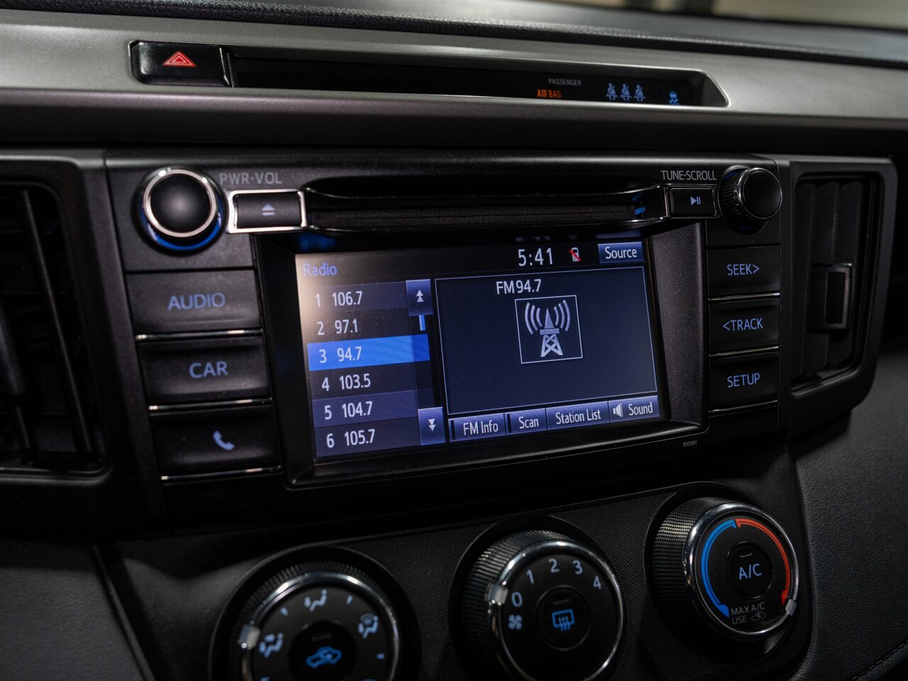 2018 Toyota RAV4 LE   - Photo 28 - Peoria, IL 61615