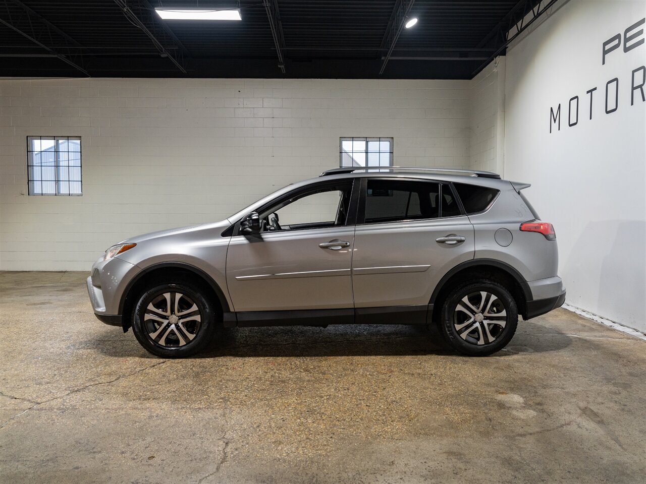 2018 Toyota RAV4 LE   - Photo 5 - Peoria, IL 61615