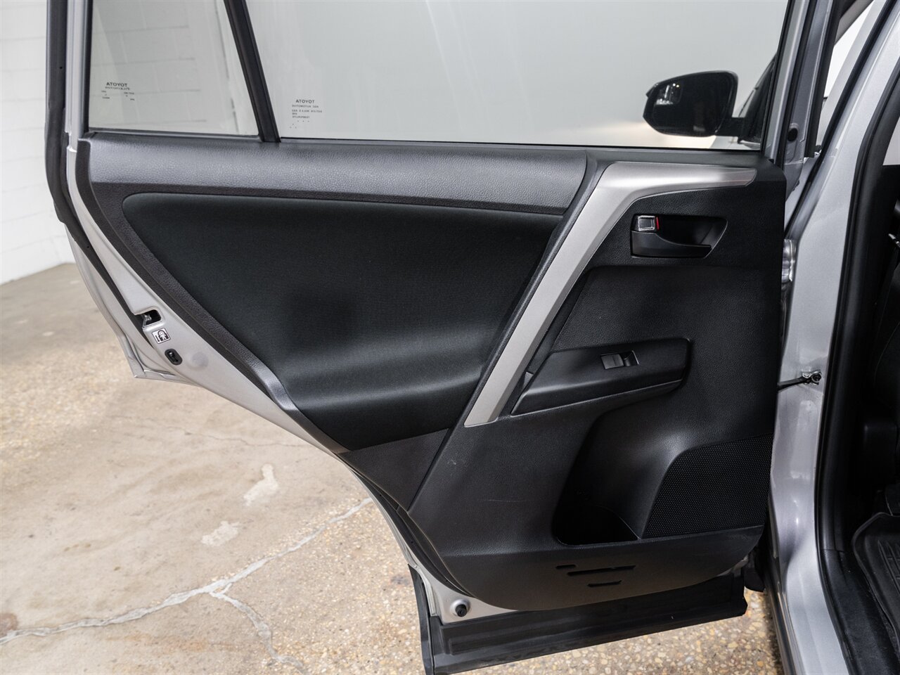 2018 Toyota RAV4 LE   - Photo 35 - Peoria, IL 61615