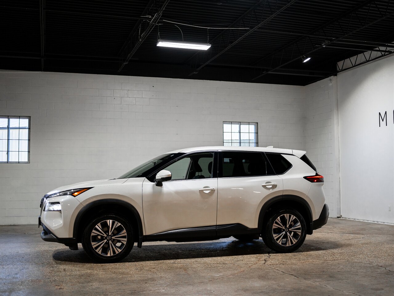 2021 Nissan Rogue SV   - Photo 5 - Peoria, IL 61615