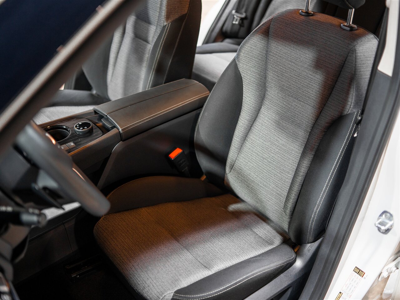 2021 Nissan Rogue SV   - Photo 30 - Peoria, IL 61615