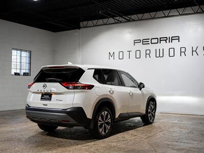 2021 Nissan Rogue SV   - Photo 11 - Peoria, IL 61615
