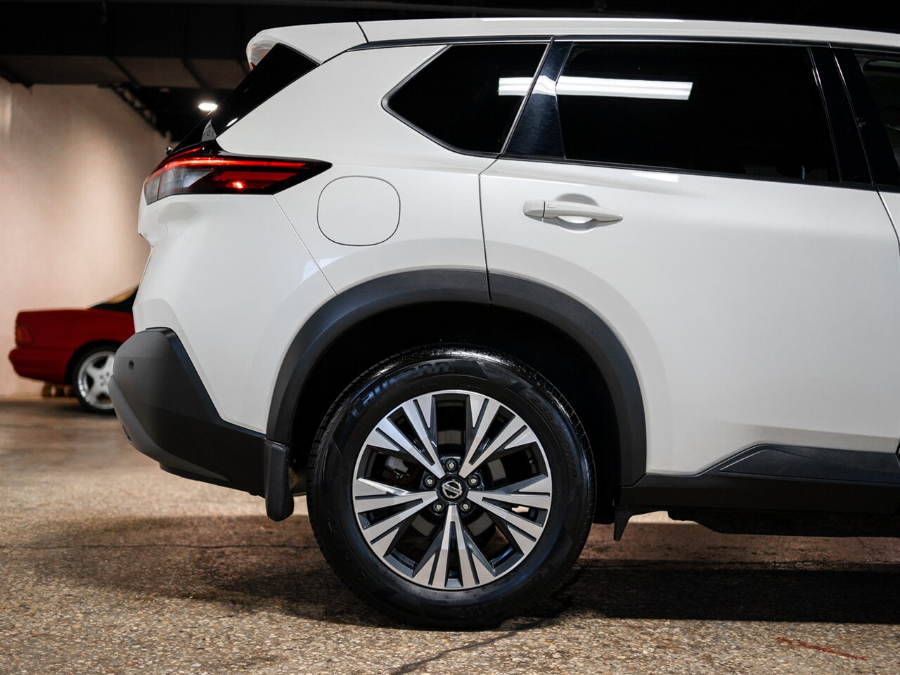 2021 Nissan Rogue SV   - Photo 13 - Peoria, IL 61615
