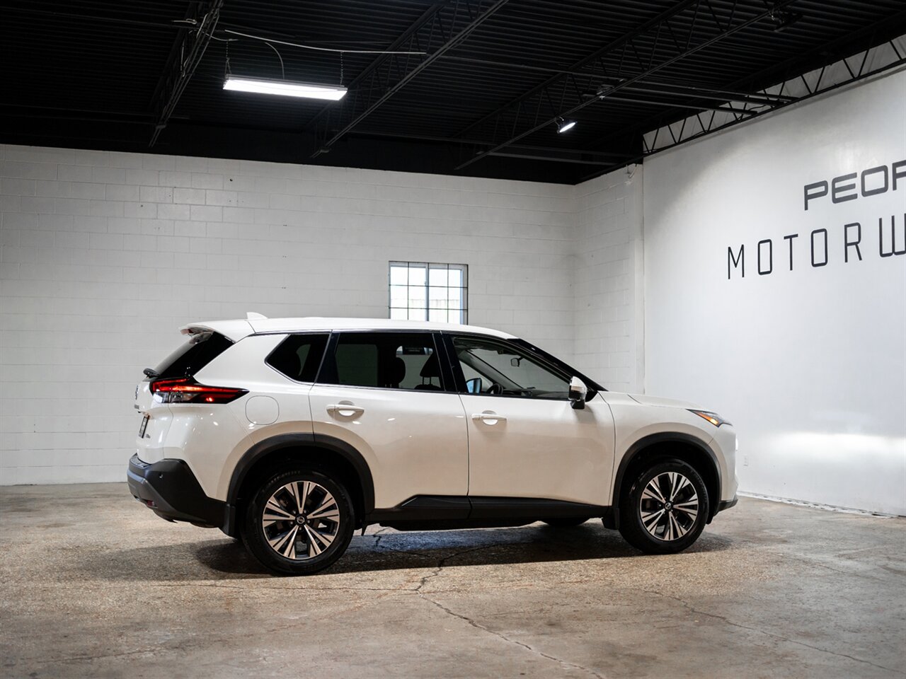 2021 Nissan Rogue SV   - Photo 10 - Peoria, IL 61615
