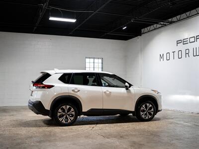 2021 Nissan Rogue SV   - Photo 10 - Peoria, IL 61615