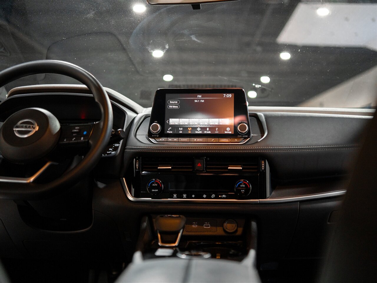 2021 Nissan Rogue SV   - Photo 26 - Peoria, IL 61615