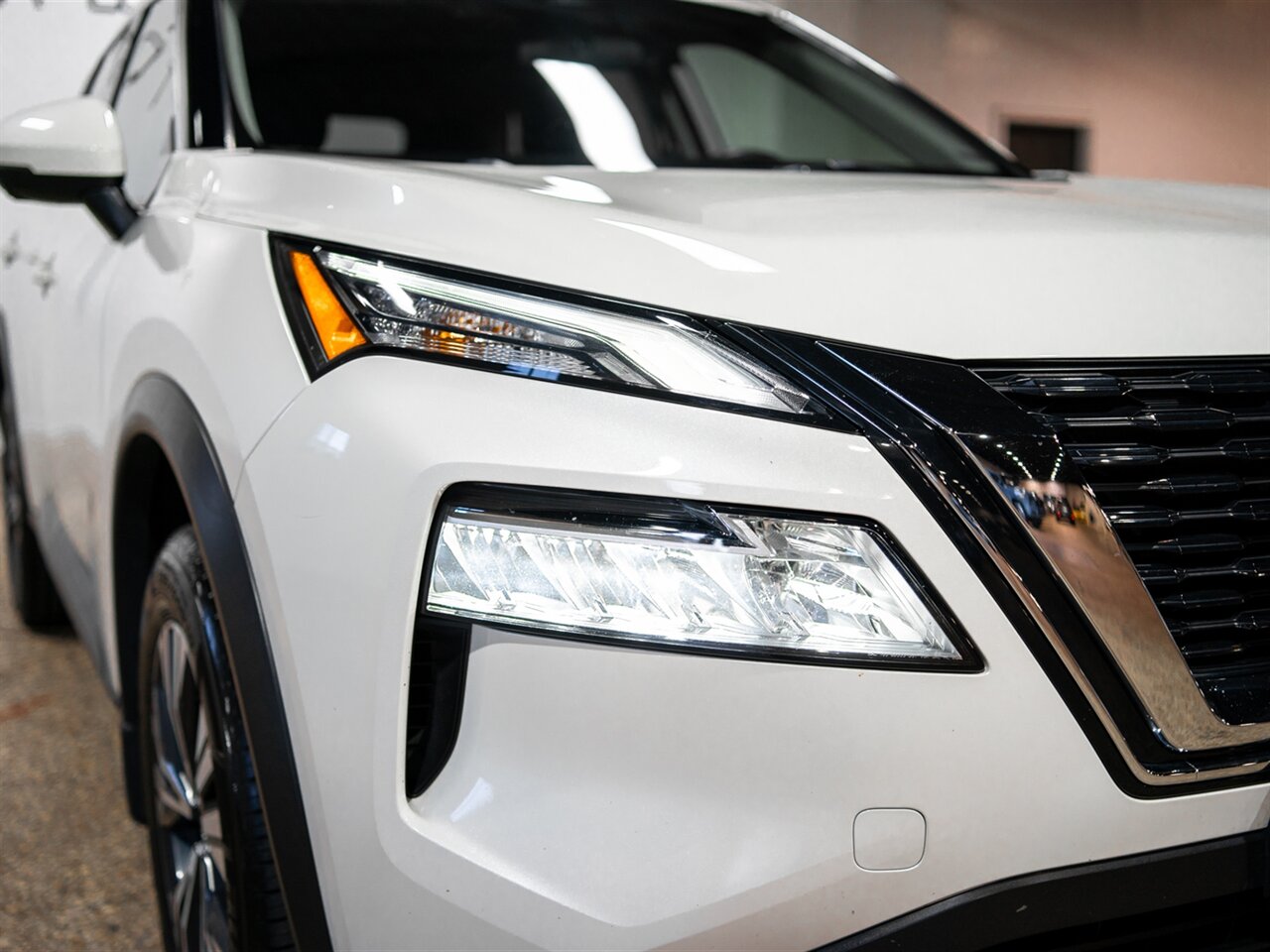 2021 Nissan Rogue SV   - Photo 15 - Peoria, IL 61615
