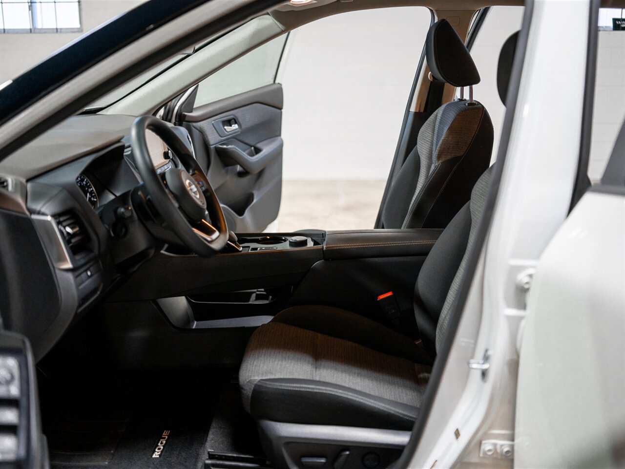 2021 Nissan Rogue SV   - Photo 29 - Peoria, IL 61615