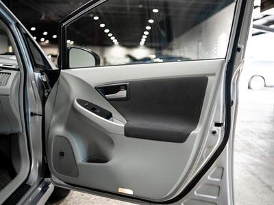 2011 Toyota Prius Three   - Photo 38 - Peoria, IL 61615