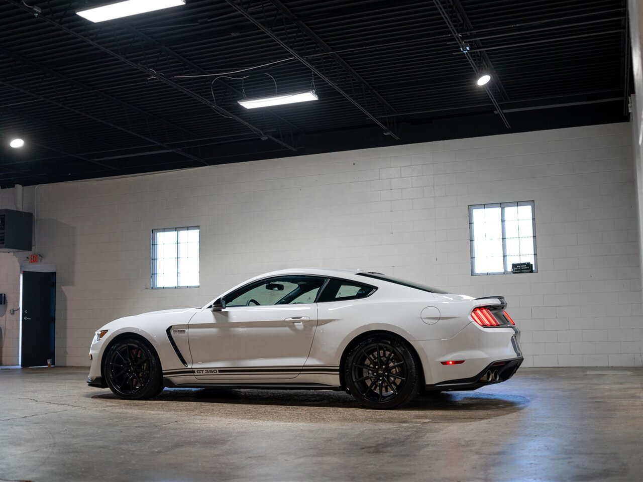 2016 Ford Mustang Shelby GT350   - Photo 5 - Peoria, IL 61615