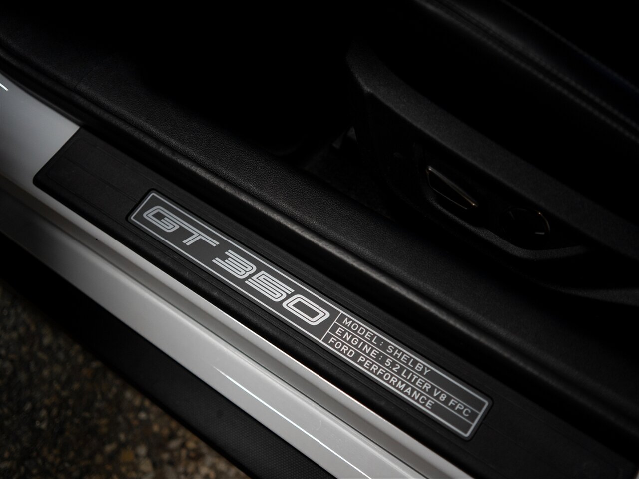 2016 Ford Mustang Shelby GT350   - Photo 45 - Peoria, IL 61615