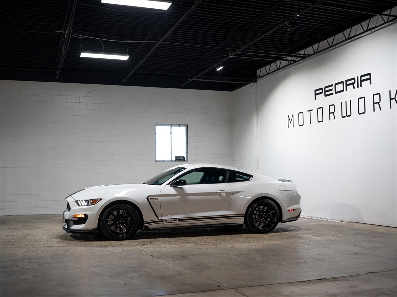 2016 Ford Mustang Shelby GT350   - Photo 4 - Peoria, IL 61615