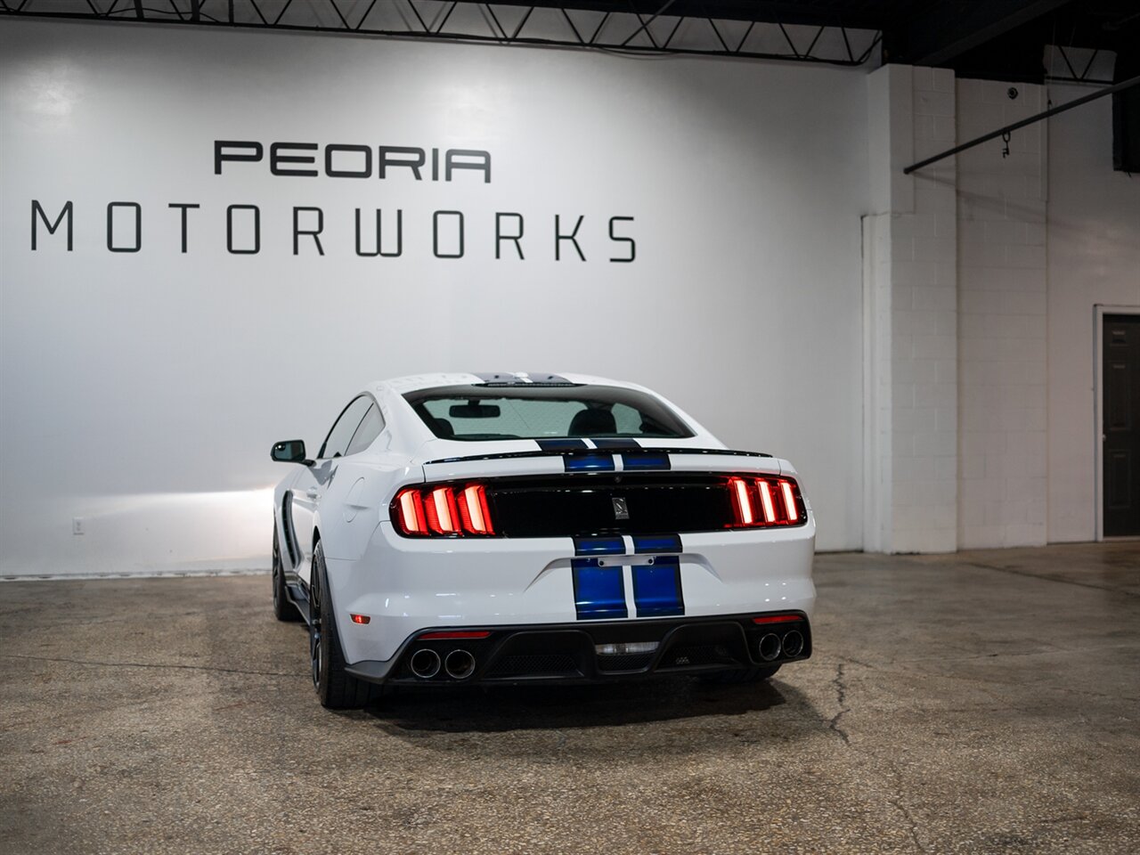 2016 Ford Mustang Shelby GT350   - Photo 11 - Peoria, IL 61615