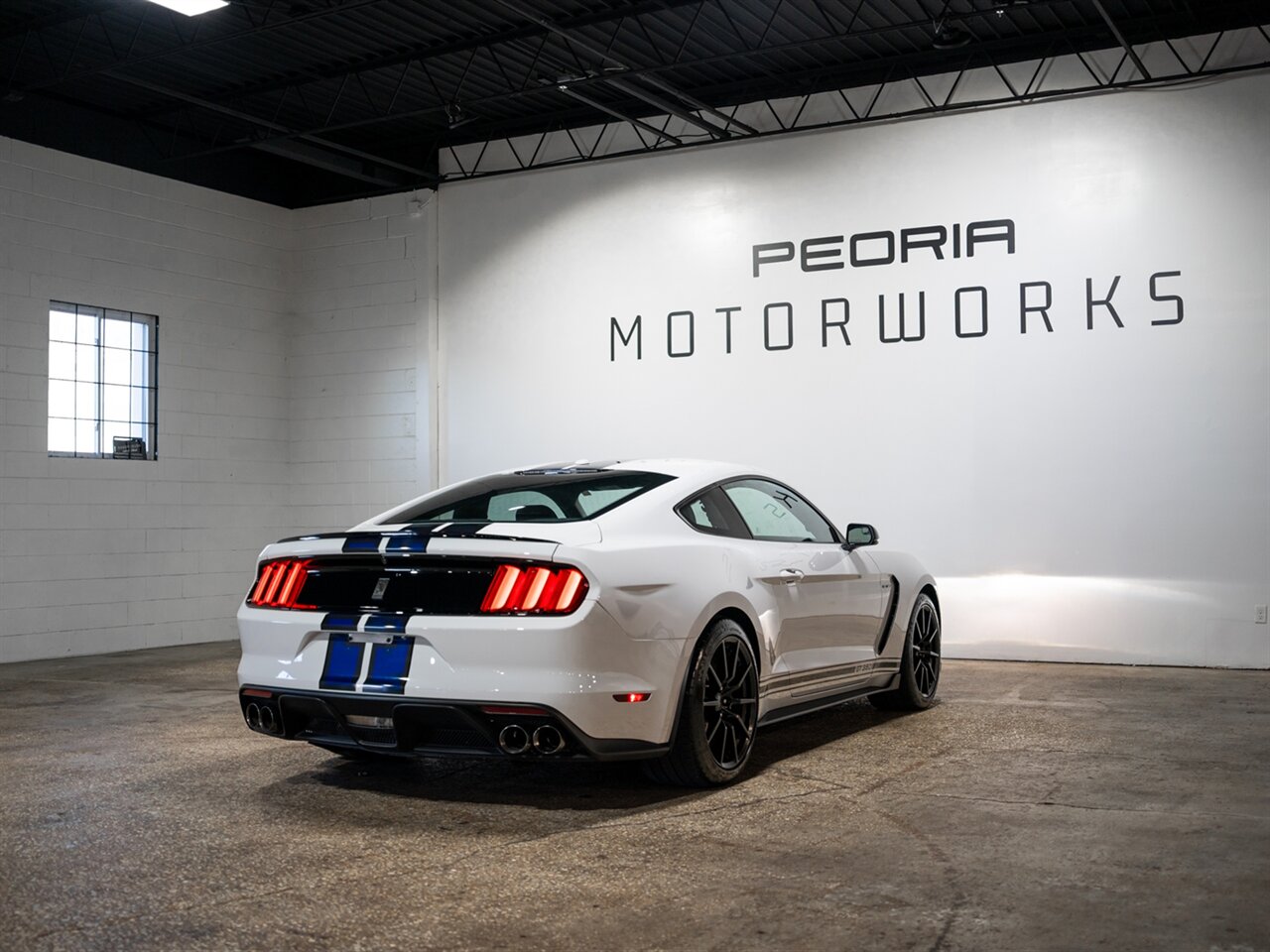 2016 Ford Mustang Shelby GT350   - Photo 6 - Peoria, IL 61615