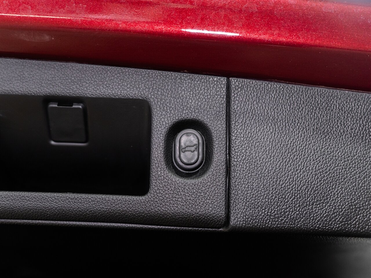 2019 GMC Yukon SLT - Photo 24 - Peoria, IL 61615
