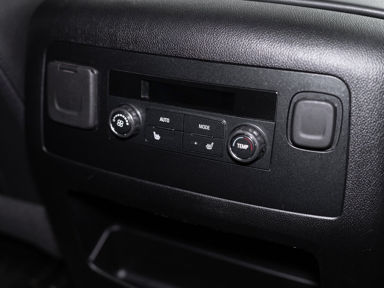 2019 GMC Yukon SLT - Photo 29 - Peoria, IL 61615