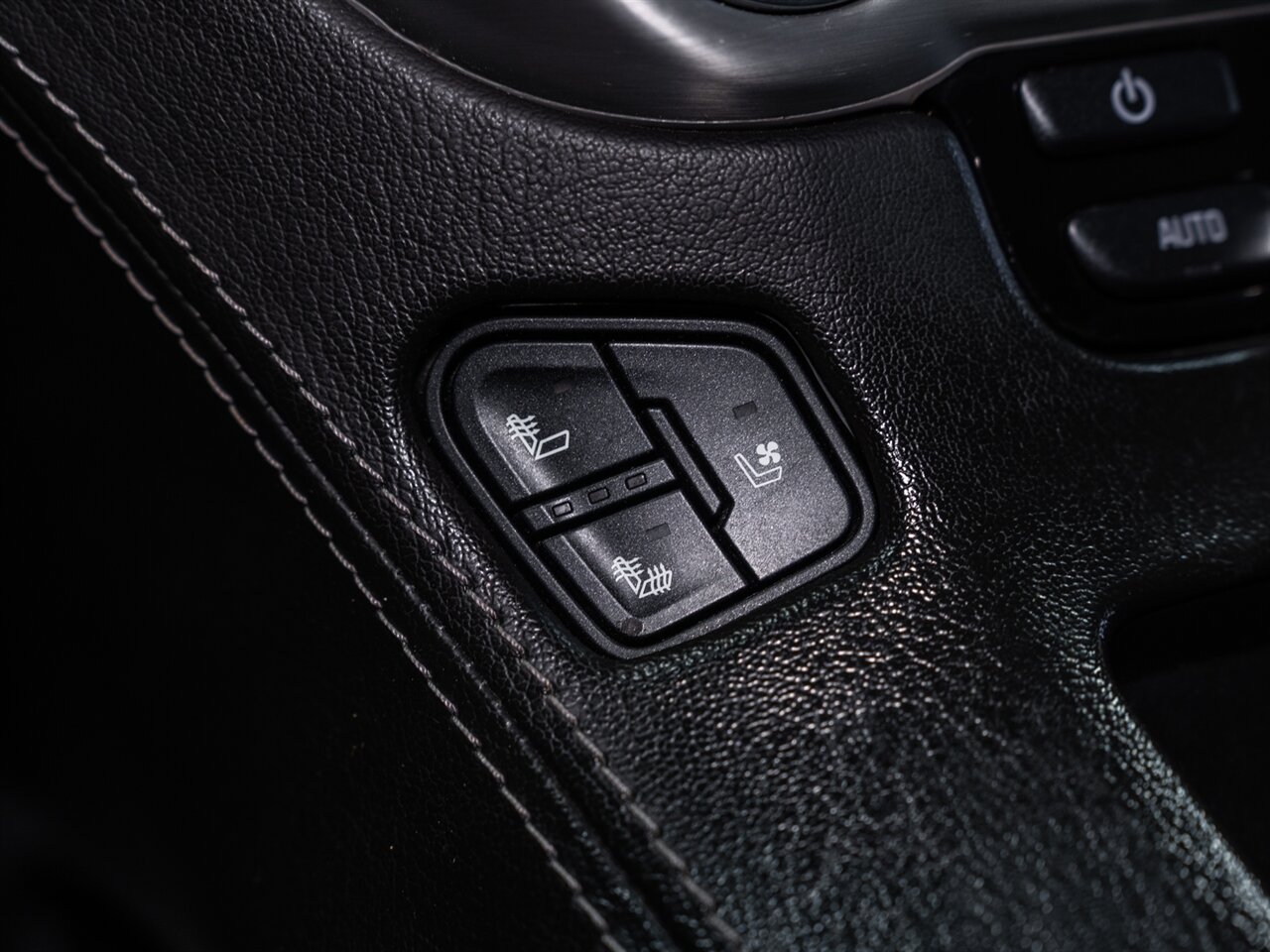 2019 GMC Yukon SLT - Photo 28 - Peoria, IL 61615