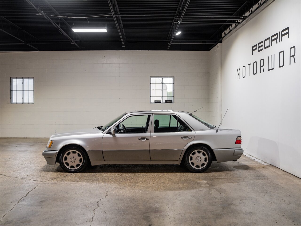 1994 Mercedes-Benz E 500 - Photo 5 - Peoria, IL 61615