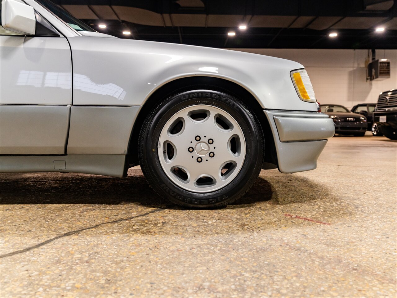 1994 Mercedes-Benz E 500 - Photo 14 - Peoria, IL 61615