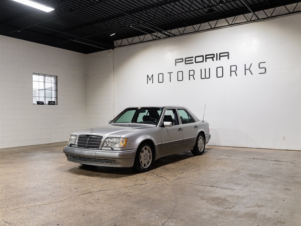 1994 Mercedes-Benz E 500 - Photo 4 - Peoria, IL 61615