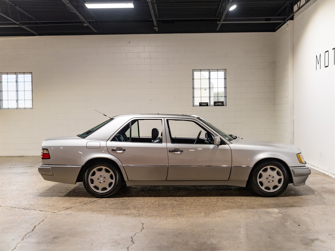1994 Mercedes-Benz E 500 - Photo 8 - Peoria, IL 61615