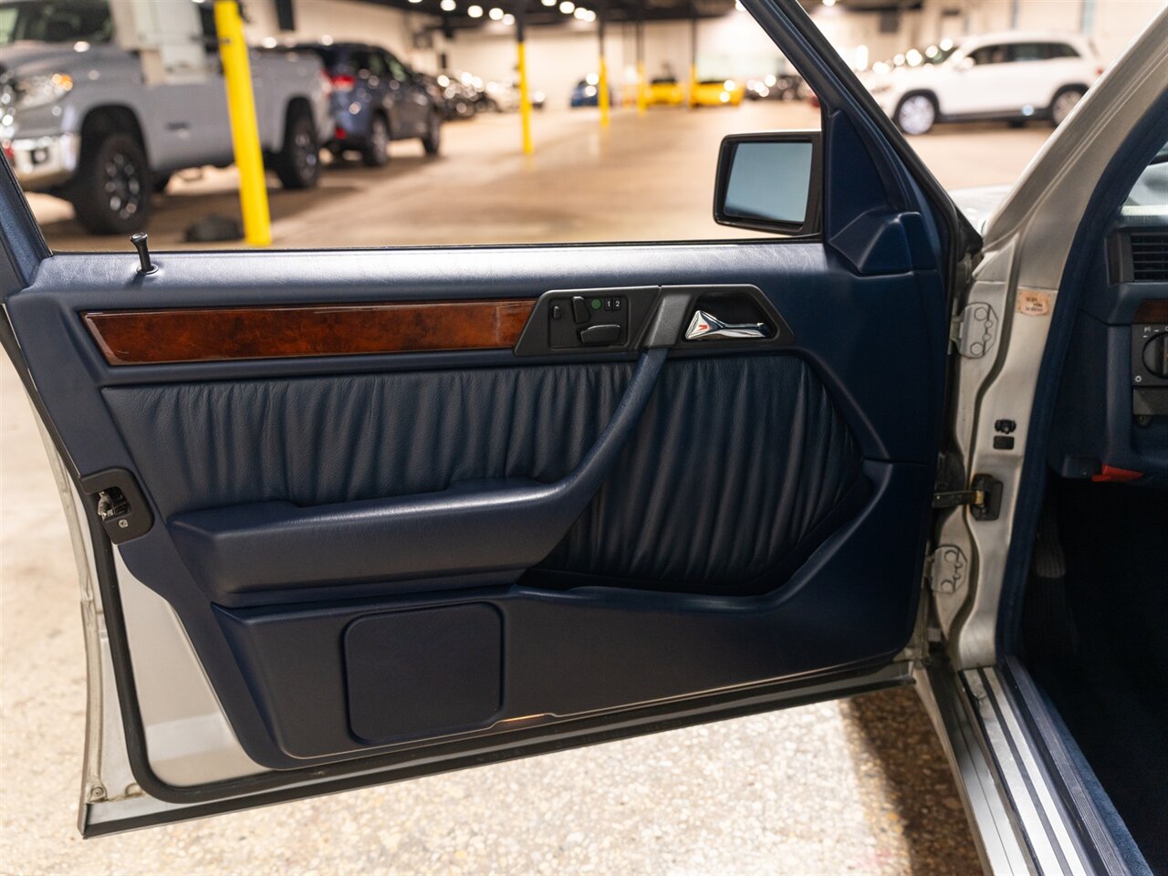 1994 Mercedes-Benz E 500 - Photo 21 - Peoria, IL 61615