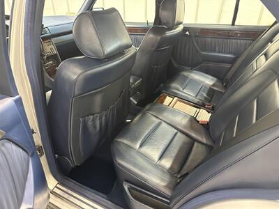 1994 Mercedes-Benz E 500   - Photo 3 - Peoria, IL 61615